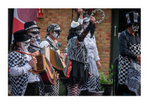 Tambourines Up!