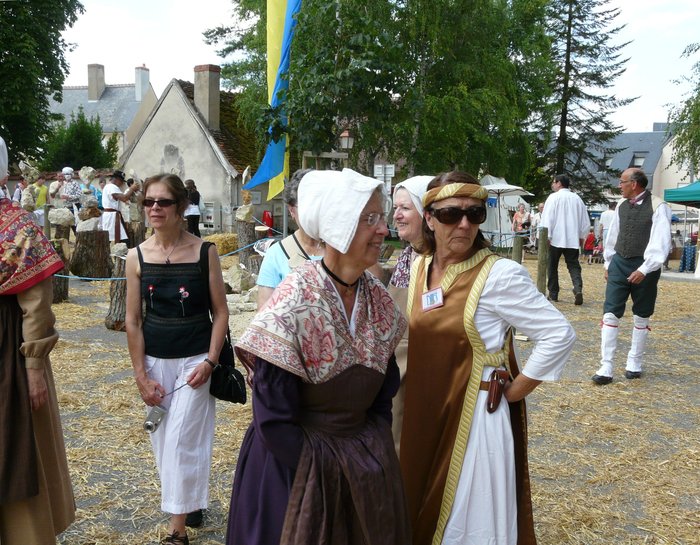 <p>Some of Notre Berry in costume at the Mediaeval Fair at Mehun-sur-Yèvre.</p>