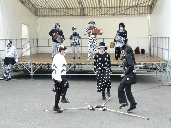 <p>Old Broom dance at the mediaeval fair.</p>