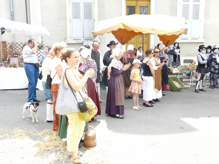 <p>Notre Berry watching Pig Dyke dance</p>