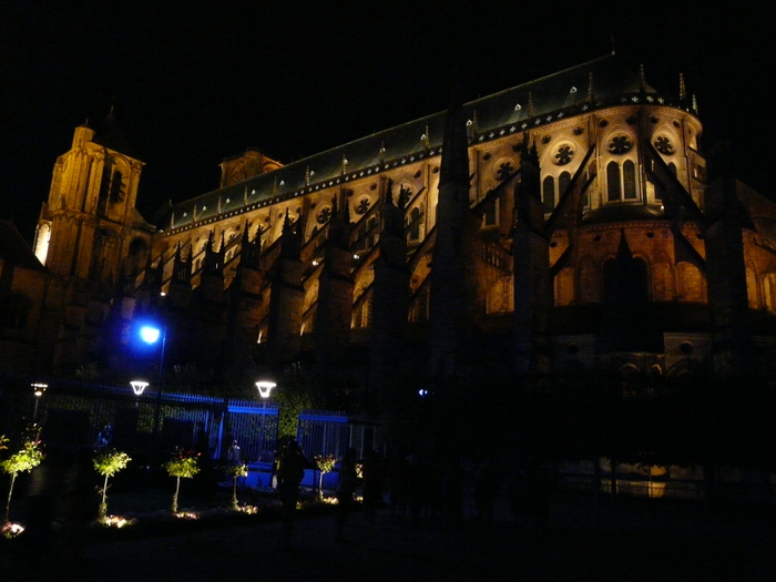 <p>Bourges Cathedral, illuminated at night as part of a "son et lumière" trail they put on at night. Several pictures from same follow.</p>