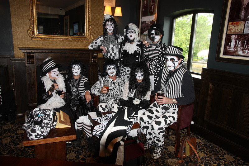 <p>Chippenham Folk Festival 2011: Lunch at the Wetherspoons Pub, The Bridge House</p>