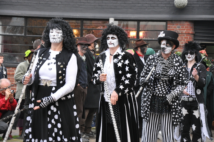 <p>Kitwitches Day of Dance 14 December, 2013</p>