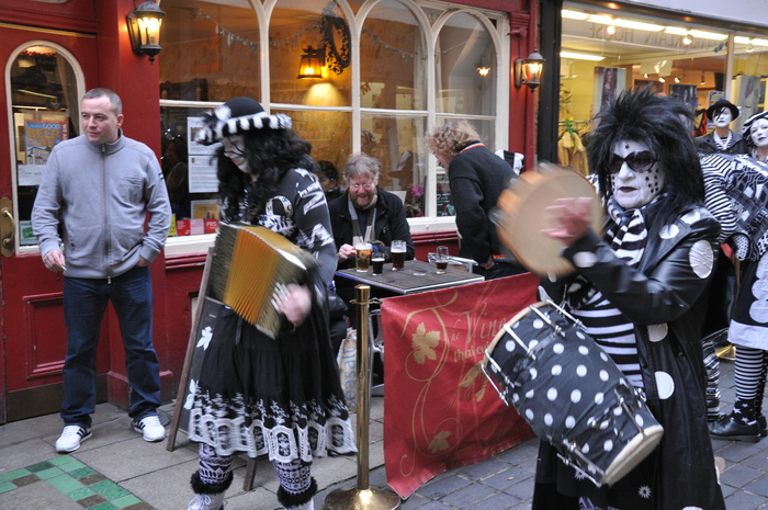 <p>Kitwitches Day of Dance 14 December, 2013</p>