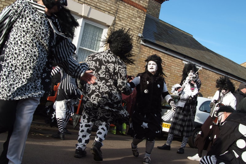 <p>Straw Bear 2015 [photo: Mandy Chasney]</p>