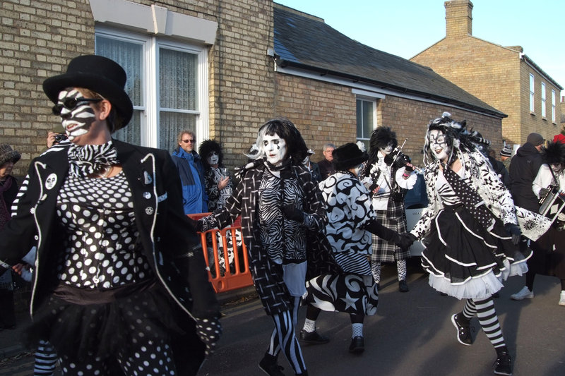 <p>Straw Bear 2015 [photo: Mandy Chasney]</p>