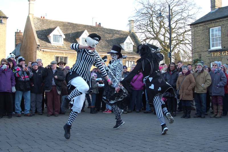 <p>Straw Bear 2015 [photo: Mandy Chasney]</p>