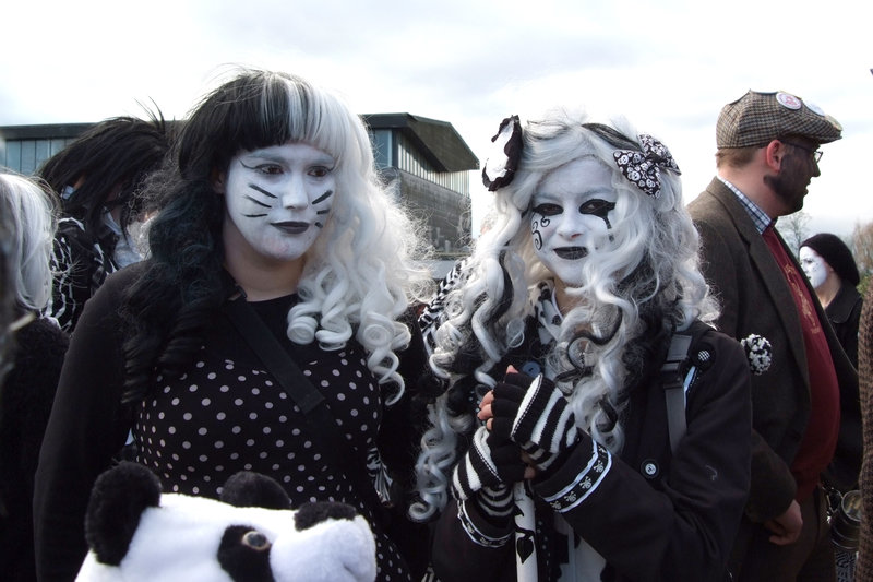 <p>Straw Bear 2015 [photo: Mandy Chasney]</p>